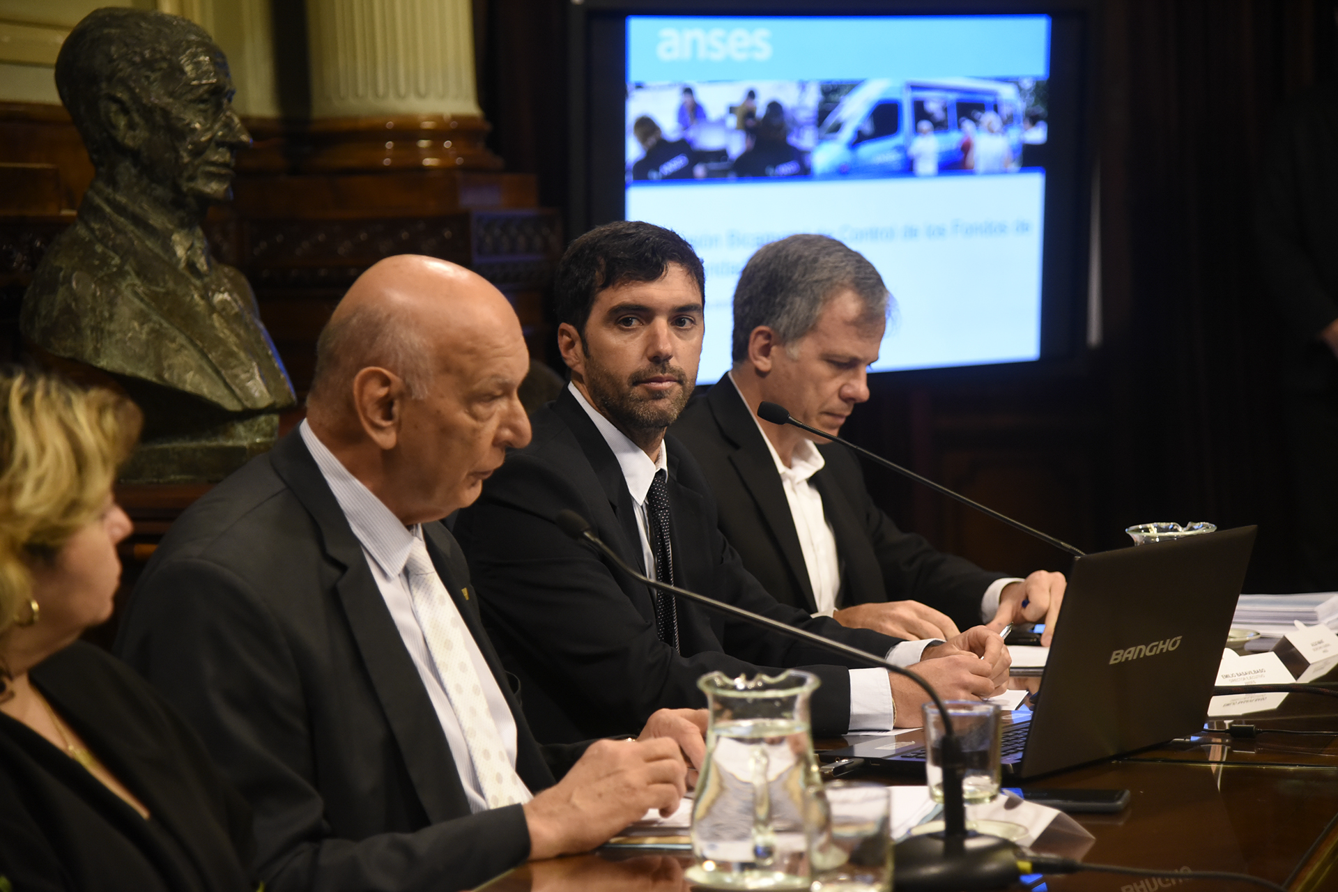 Galeria de imagenes de la noticia EL TITULAR DE LA ANSES BRINDÓ EN EL CONGRESO UN BALANCE DE GESTIÓN DEL ORGANISMO